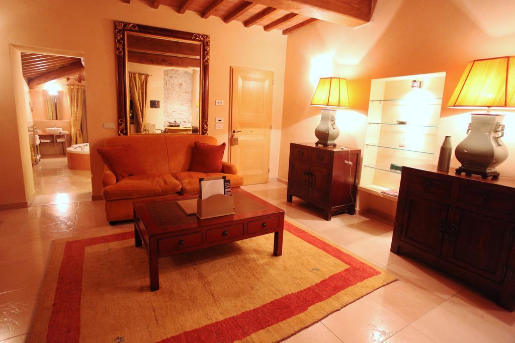 Villa Mangiacane - Small Luxury Hotels Of The World Сан-Кашиано-ин-Валь-ди-Пеза Экстерьер фото