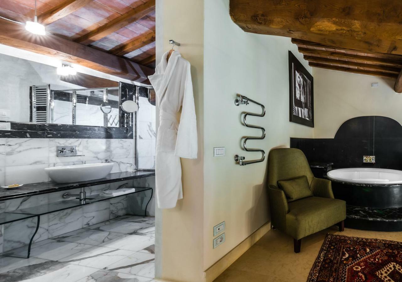 Villa Mangiacane - Small Luxury Hotels Of The World Сан-Кашиано-ин-Валь-ди-Пеза Экстерьер фото
